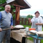 Pečenie elbáckeho chlebíka v deň stavania mája